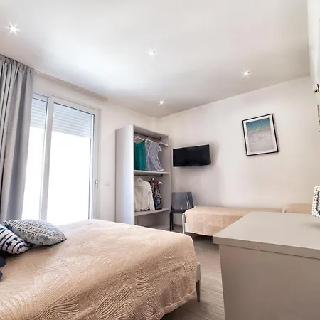 Lo Scoglio Della Formica 住宿加早餐酒店 4*